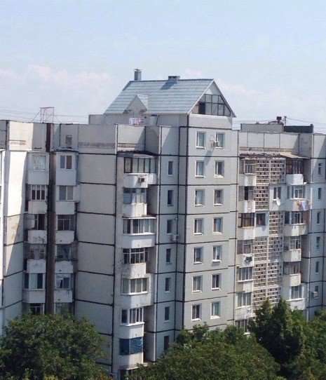 Балконные и другие пристройки как решение квартирного вопроса (20 фото)
