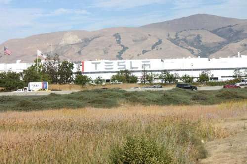 Как это делается: электромобили Tesla (44 фото)