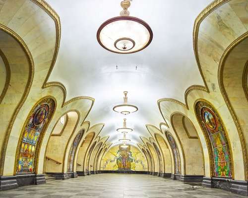 Гипнотизирующая красота станций московского метро в фотографиях Дэвида Бурдени (9 фото)