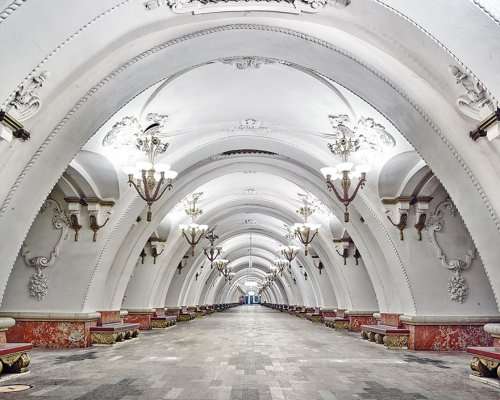 Гипнотизирующая красота станций московского метро в фотографиях Дэвида Бурдени (9 фото)