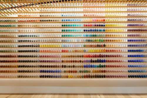 Впечатляющий ассортимент и интерьер магазина красок &quot;Pigment&quot; в Токио (8 фото)