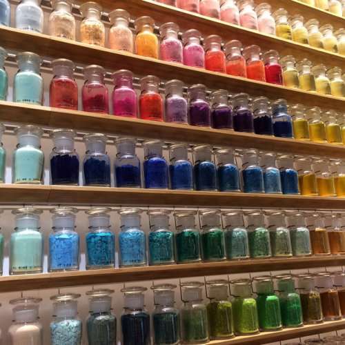 Впечатляющий ассортимент и интерьер магазина красок &quot;Pigment&quot; в Токио (8 фото)