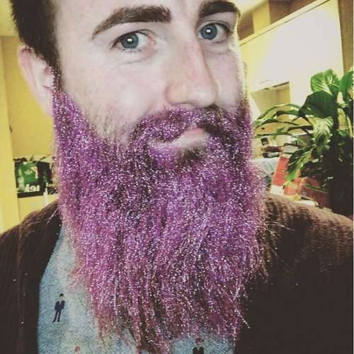 Новый тренд в Instagram: бороды в блёстках (21 фото)