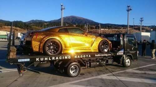 Золотой суперкар Nissan GT-R (24 фото)