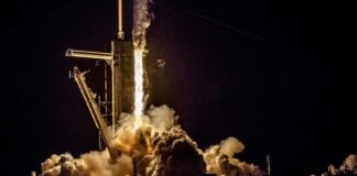 Уряд призупинив комерційні запуски ракет через занепокоєння повітряним рухом