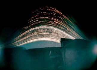 Космос: Мистецтво та Наука Поєднуються у Брістольській Виставці