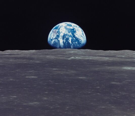 Місячні амбіції та Міннеаполіс: Чому освоєння космосу відчувається інакше зараз